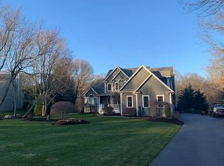 30 Lindsay Ln, North Kingstown, RI 02852