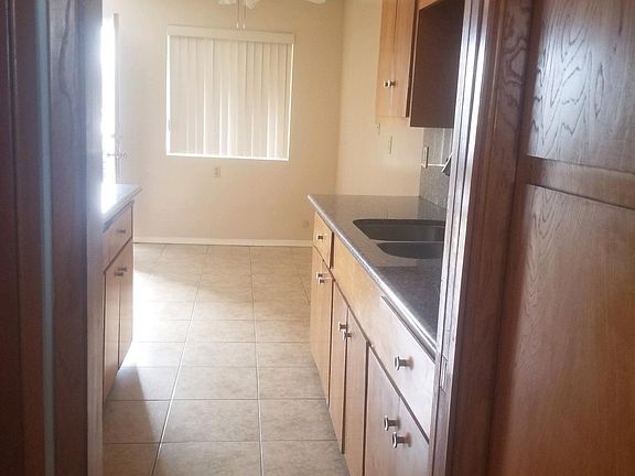 4th image of 7319 Dumosa Ave