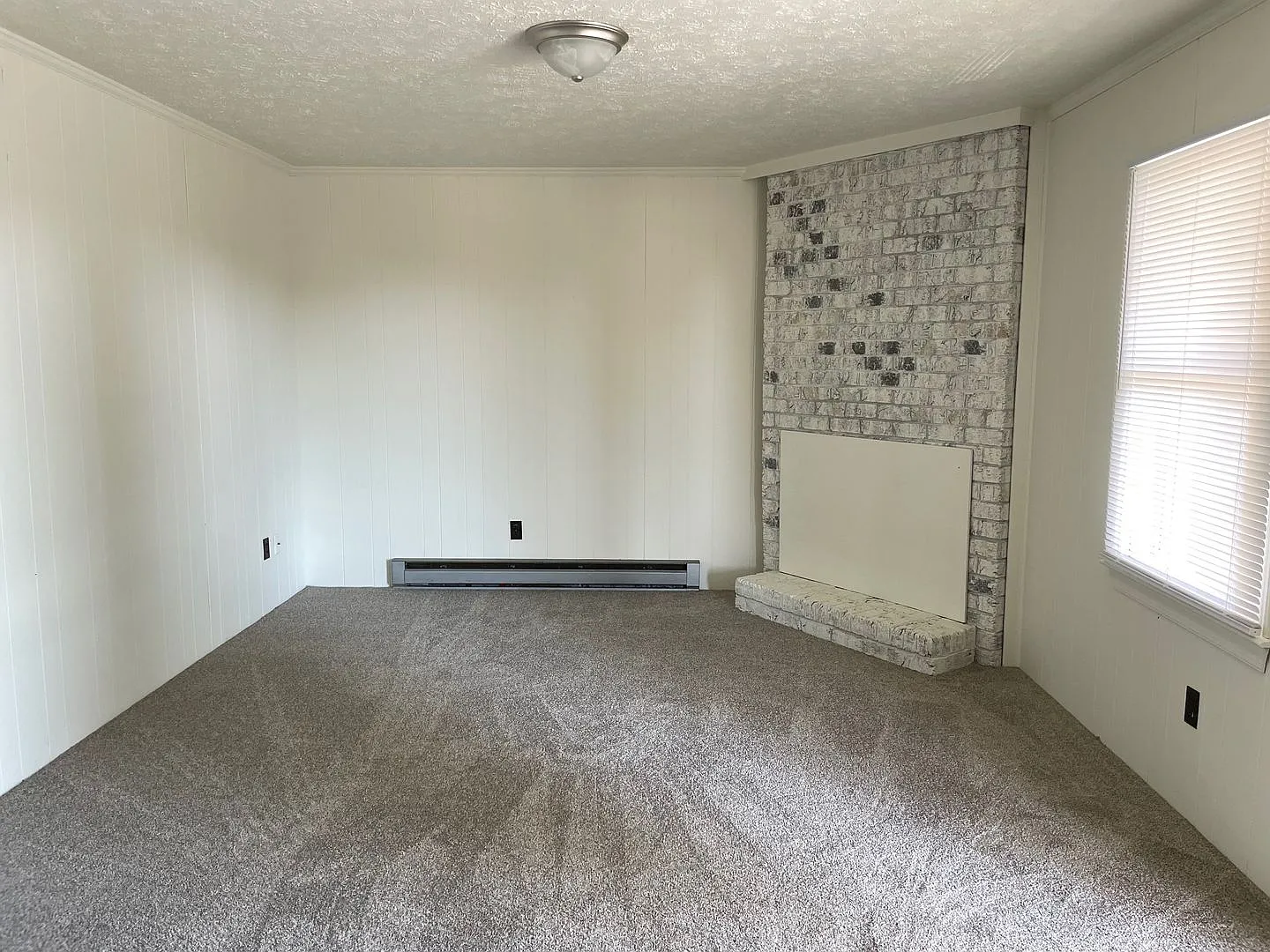 961-Chateaux Apartments-332-342 W. Ward St. — Photo 4