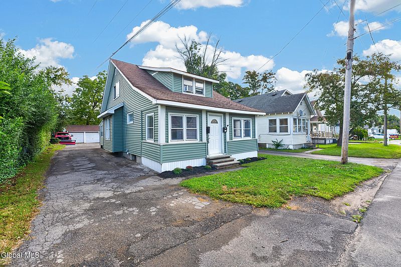 4th image of 725 Curry Road