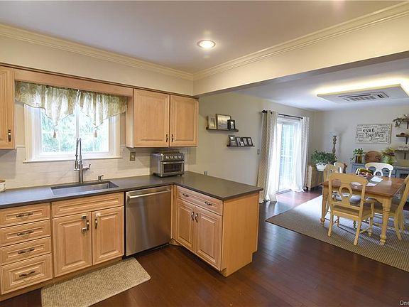 5th image of 21 Quincy Ct N