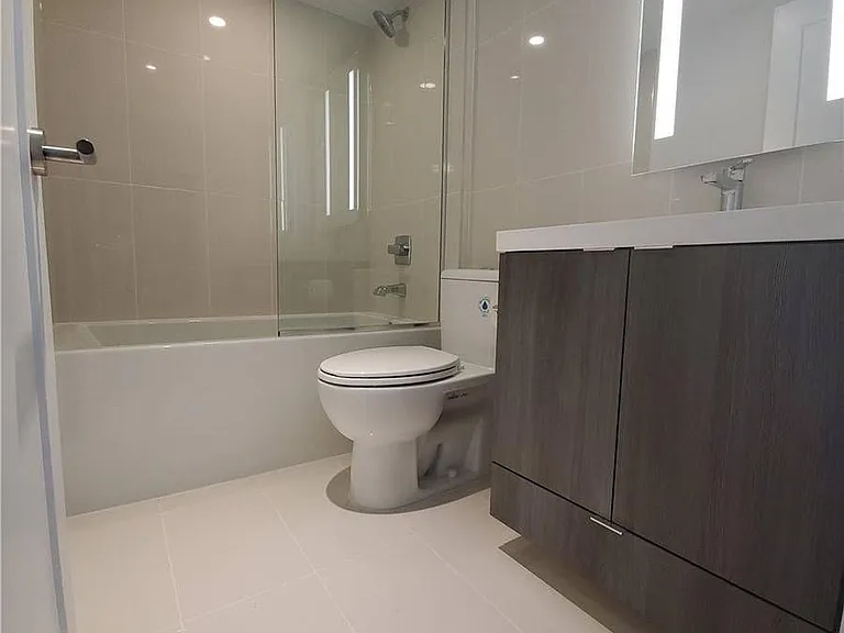 585 Bloor St E #919 — Photo 4