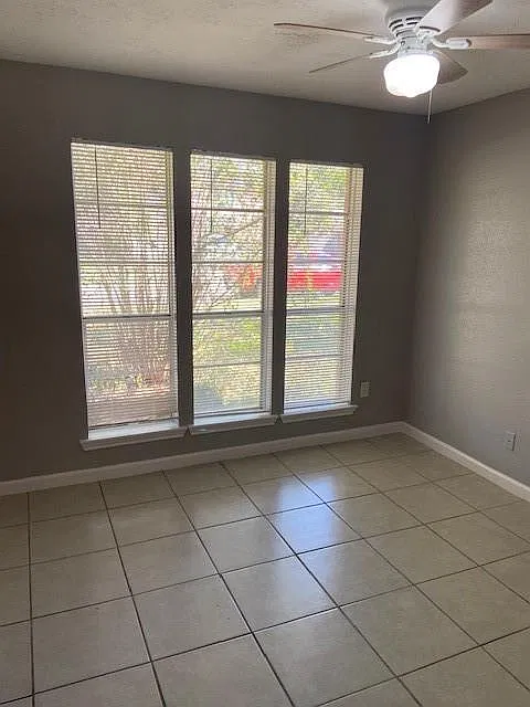 4 bed, 2.0 bath, 1821 sqft, $1,700 — Photo 2