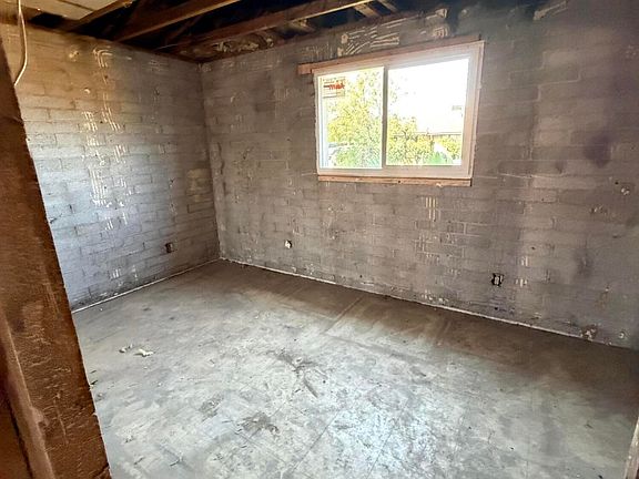 3rd image of 8223 W CLARENDON Avenue
