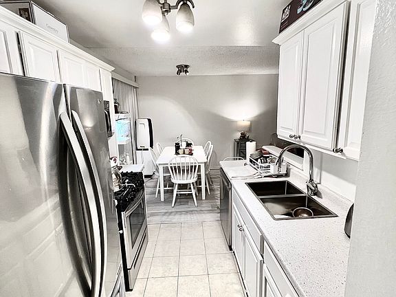 2nd image of 21000 Parthenia St Unit 7