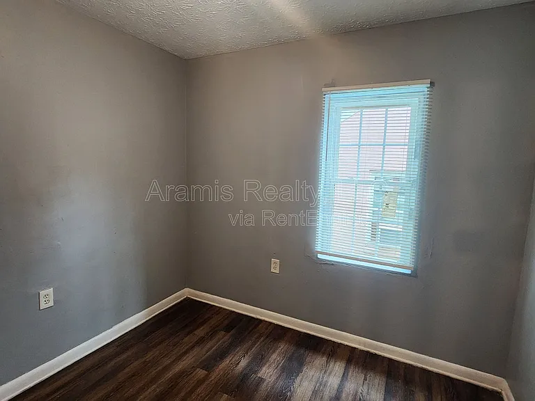 248 Rosser St SW — Photo 7