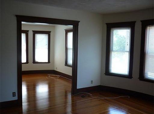 2nd image of 363 1/2 Lincoln Ave
