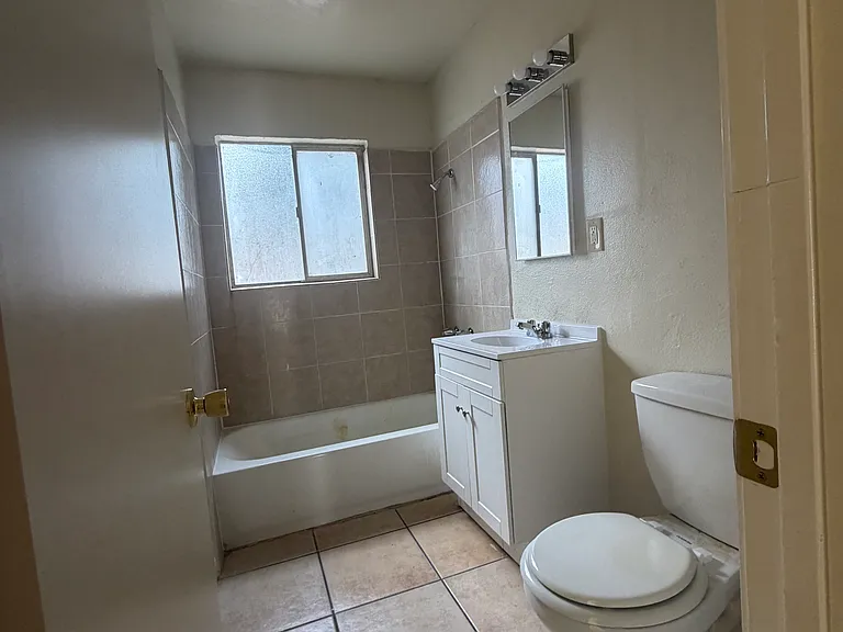1619 E Eureka St #11 — Photo 12