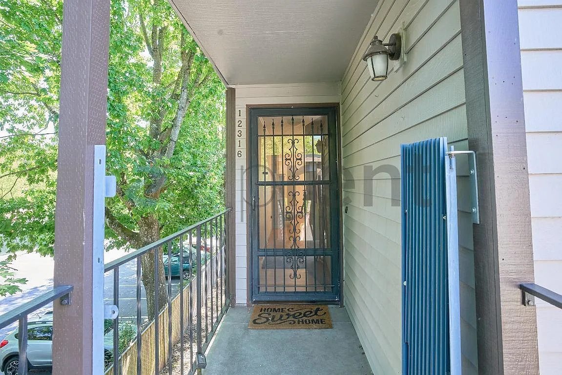 2 bed, 1036 sqft, $2,050 — Photo 1