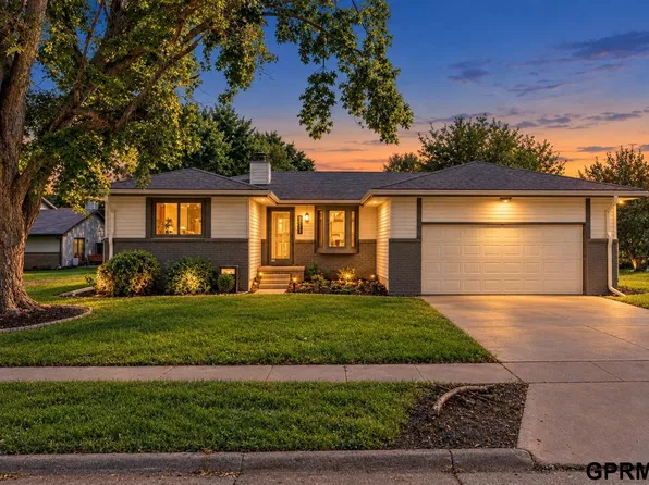 2827 Jane Ln, Lincoln, NE 68516