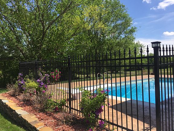 3rd image of 1355 E Glenview Dr