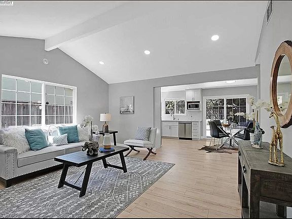 3rd image of 1627 Goldentree Dr