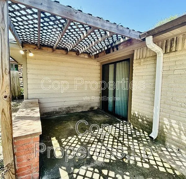 14810 Ridge Hill Dr — Photo 17