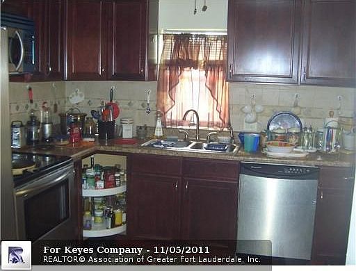 4th image of 2951 NE 10th Ter
