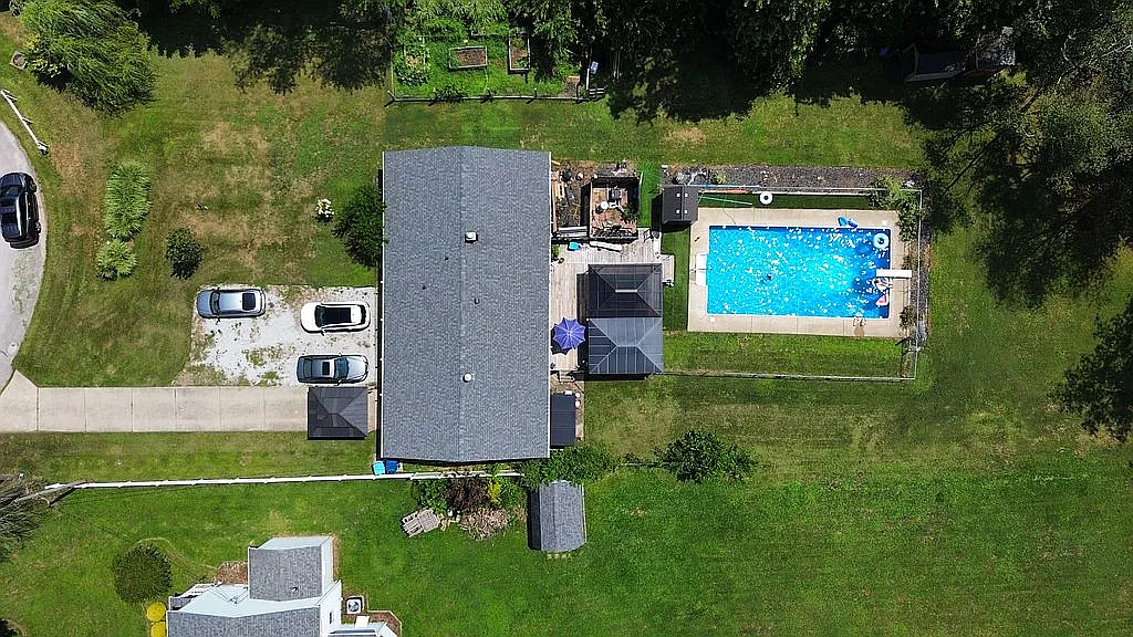 1118 Lower Dr photo 1