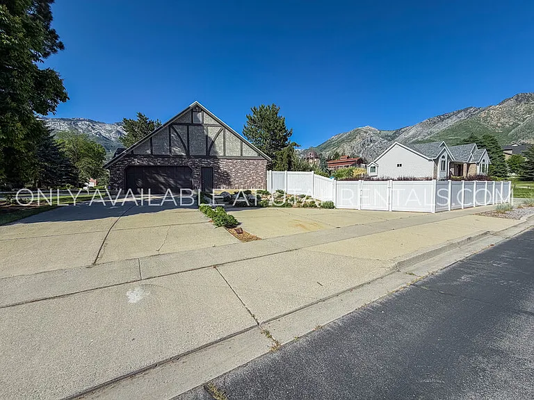 960 N Eastview Dr — Photo 7
