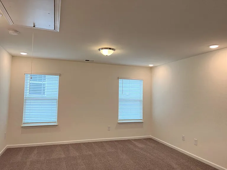 6045 Haddington Dr — Photo 10