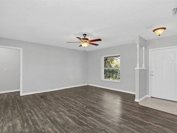 4th image of 1223 Lawrence Ave