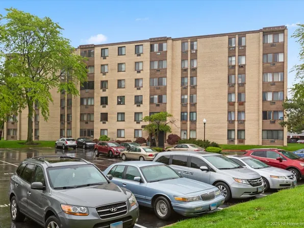 9745 S Karlov Ave APT 608, Oak Lawn, IL 60453
