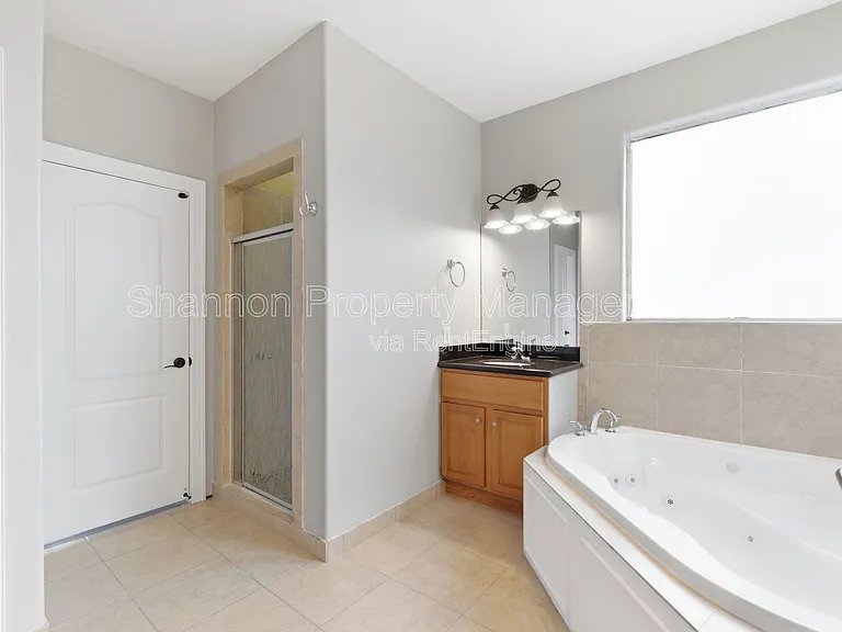 408 Eichwurzel Ln #D — Photo 20
