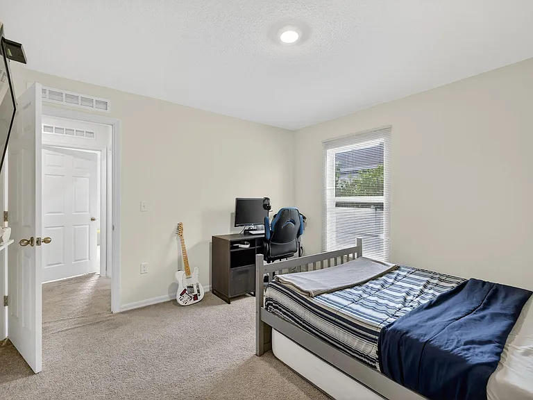 644 SW Hoffenberg Ave — Photo 32