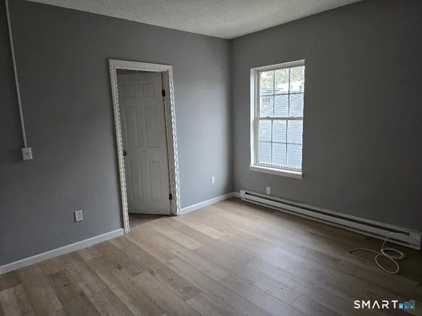 56 Lounsbury Ave #3S, Waterbury, CT 06706