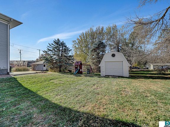 2nd image of 535 Illinois Pl