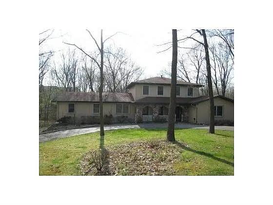14 Fairway Dr photo 1