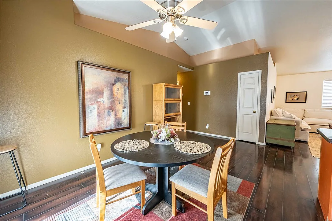 3 bed, 2.0 bath, 1493 sqft, $2,450 — Photo 4