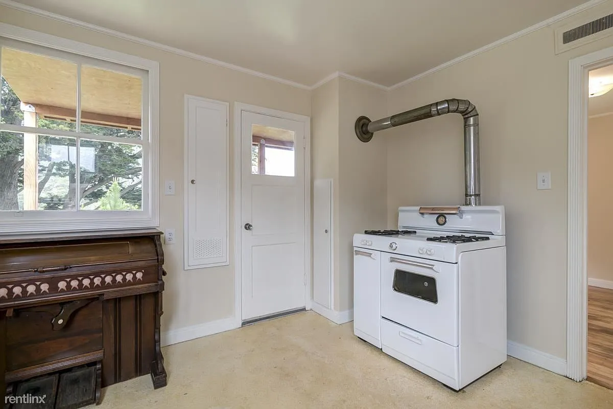 1028 Gilman Dr photo 1