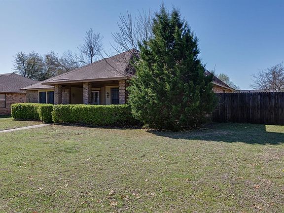 3rd image of 1225 Essex Dr