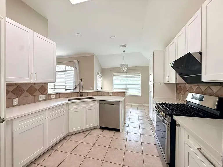 9006 Sundown Dr — Photo 14
