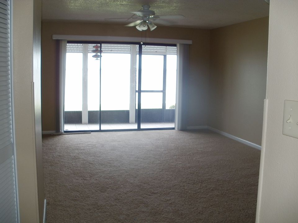 Living Room Water front