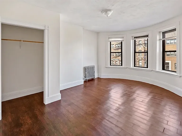 868 Huntington Ave #3 — Photo 2