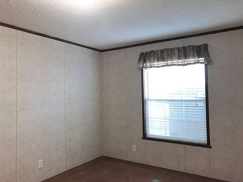 3rd image of 20520 Piedmont Dr