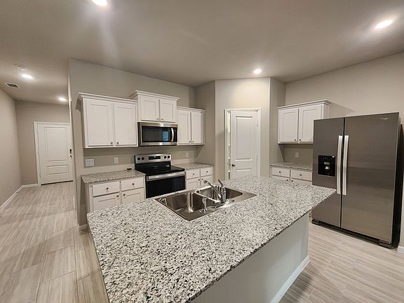 2nd image of 553 Arroyo Dr