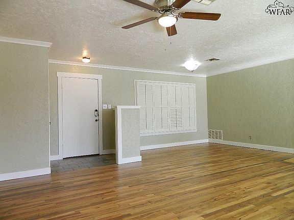 3rd image of 2605 Fairway Dr