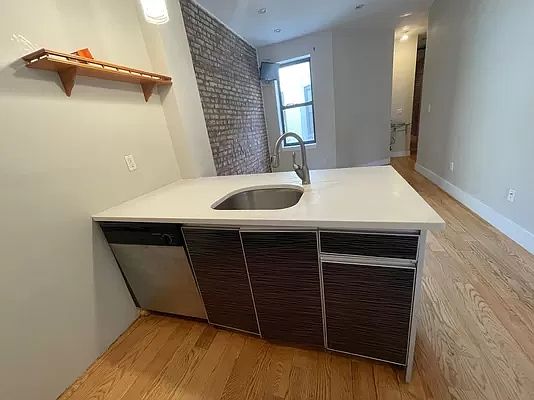4th image of 772 Jefferson Ave #B4