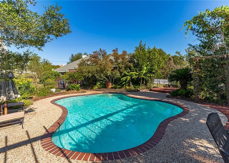 1st image of 301 Morningside Cir