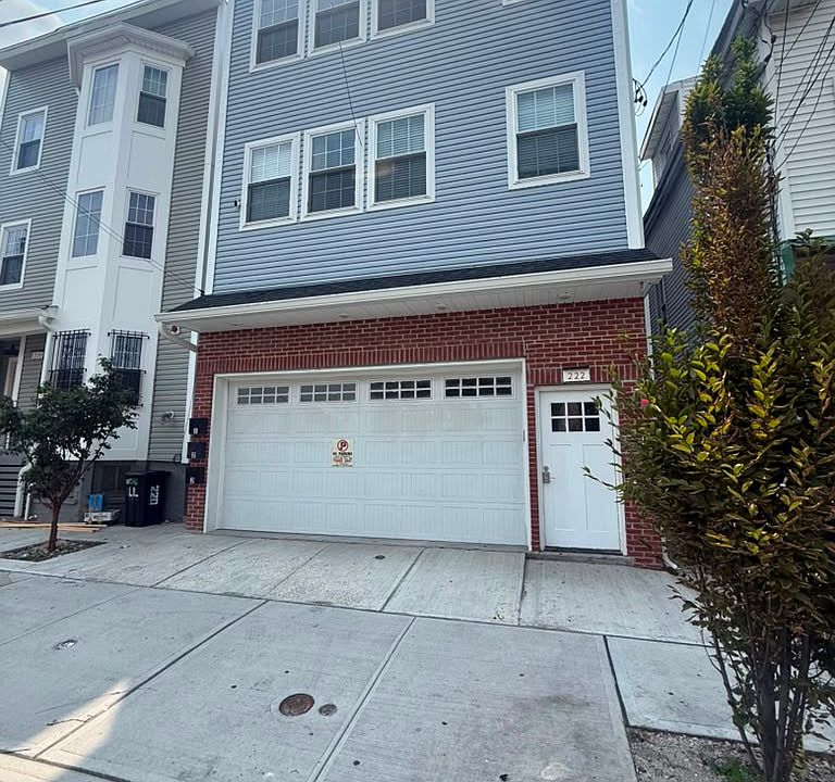 1st image of 222 12th Ave #2