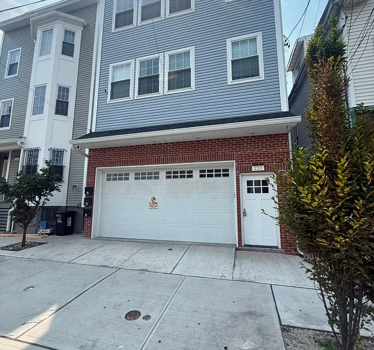 222 12th Ave #2