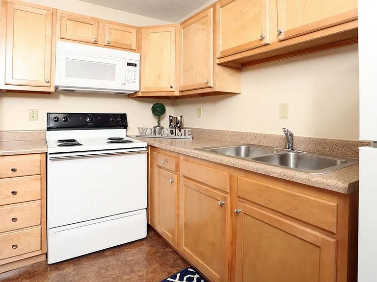 Peppertree Apartments — Photo 20