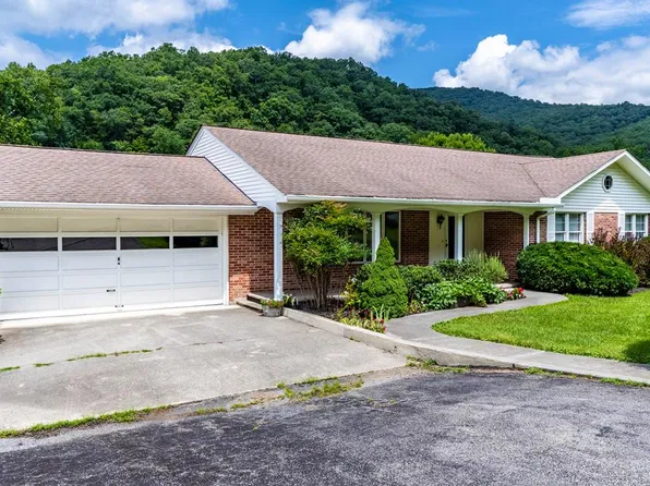 2615 Greenbrier Dr, Hinton, WV 25951
