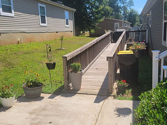 4th image of 14 Redwood Cir
