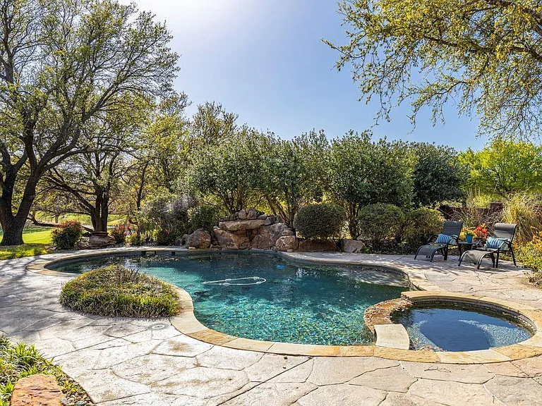 6809 Cedar Ridge Ct — Photo 3