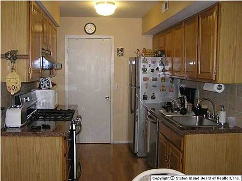 5th image of 19 Franklin Ln APT C