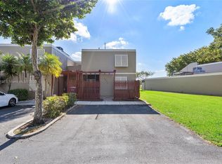 1471 W Fairway Rd, Pembroke Pines, FL 33026