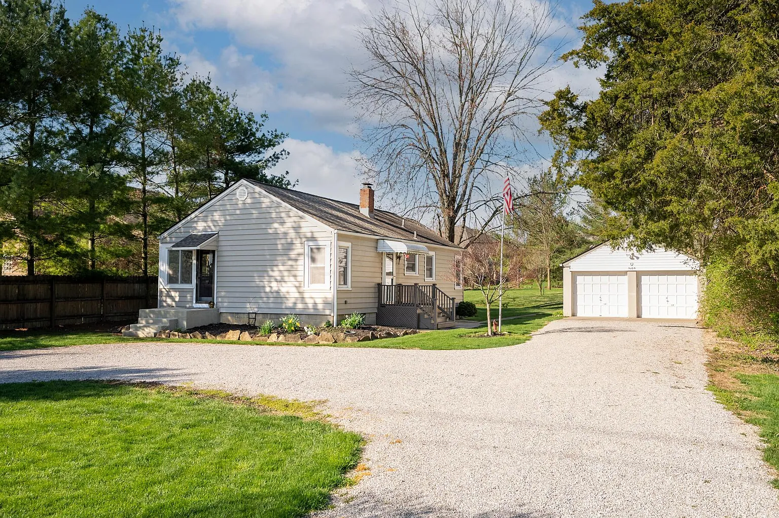 5495 Linworth Rd photo 1