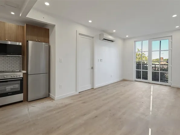68 Gold Street image 1 of 16