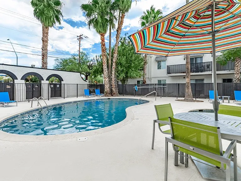 Icon Apartments — Photo 2
